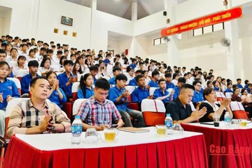 Trang bị kỹ năng số cho học sinh Trường Trung cấp Nghề Cao Bằng