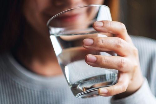 Muốn giữ thận khỏe, đừng bỏ qua 5 việc đơn giản sau khi thức dậy