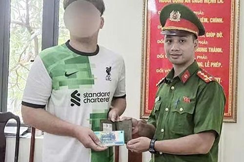 Tân sinh viên đánh rơi 10 triệu đồng tiền bố mẹ chắt chiu cho ngày nhập học ở Hà Nội