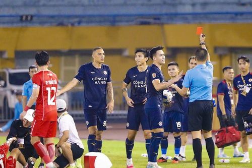 Ban Kỷ luật VFF xem xét phạt bổ sung Đoàn Văn Hậu sau thẻ đỏ