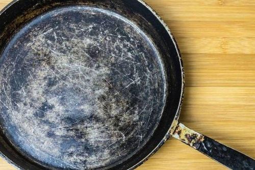 Lời khuyên cho những gia đình đang dùng chảo đã bong lớp chống dính