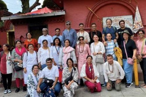 Gia đình các nạn nhân mất tích sau thảm họa lũ lụt ở Nepal hy vọng vào 'phép màu'