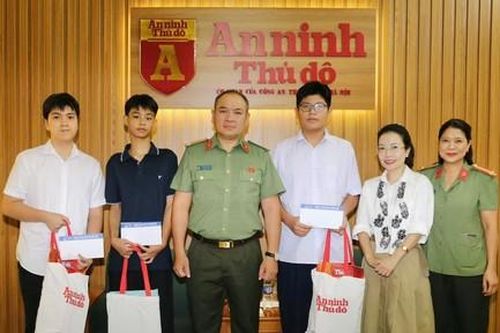 Trao điểm tựa, nâng bước những người con của cán bộ Công an hy sinh