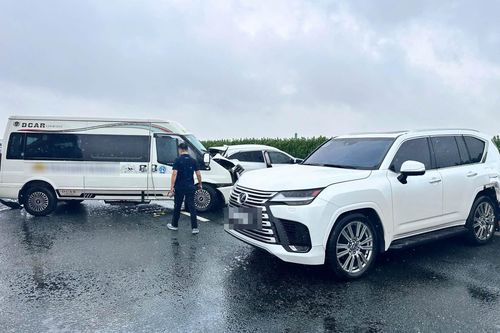 Xe Lexus chèn ép, dừng đột ngột trên cao tốc: Công an điều tra dấu hiệu tội phạm
