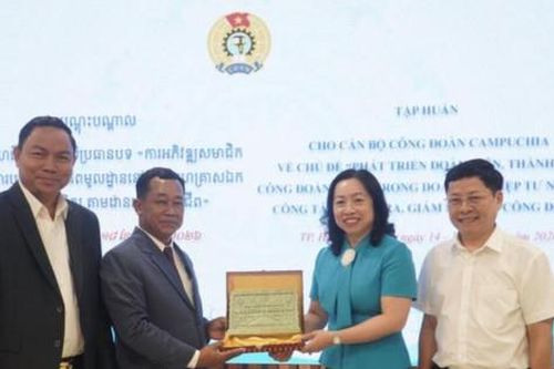 Cán bộ công đoàn chủ chốt của Campuchia được tập huấn nghiệp vụ tại Việt Nam