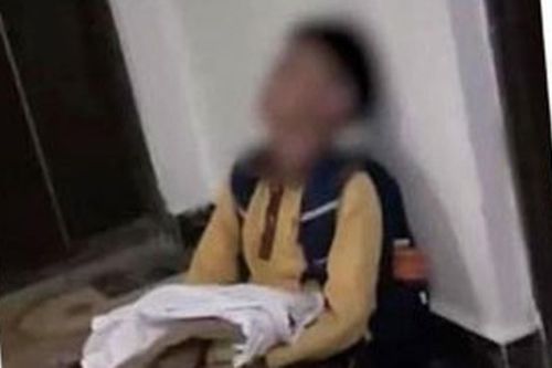 Bố mẹ ly hôn, hành động của cậu bé 8 tuổi khiến ai cũng xót xa