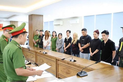 Khởi tố 7 bị can liên quan đường dây bán khí cười tại quán Saga