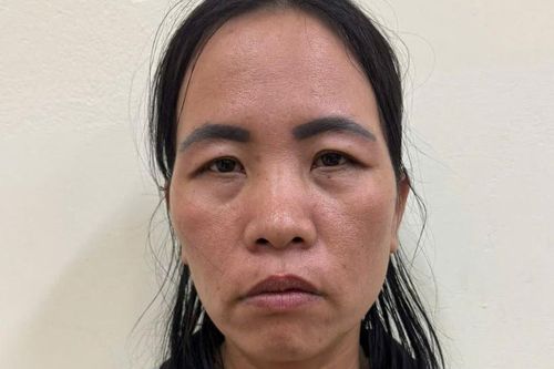 Bắt tại chỗ người phụ nữ trộm tiền ở cửa hàng hoa quả