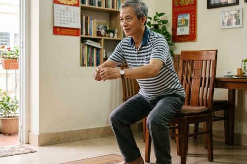 Vì sao càng lớn tuổi càng nên duy trì bài tập đứng lên, ngồi xuống?