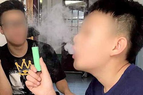 Học sinh hút thuốc lá điện tử có thể đối mặt những chế tài xử phạt nào?