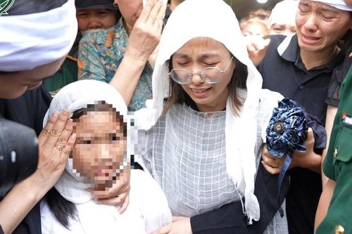 Người dân đội mưa tiễn biệt Trung tá hy sinh khi cứu người
