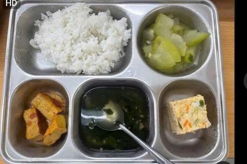 Trường tiểu học ở Nghệ An lên tiếng về suất ăn bán trú 30.000 đồng gây xôn xao