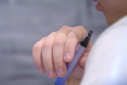 Ma trận giá rẻ và sự tàn phá của thuốc lá điện tử với giới trẻ