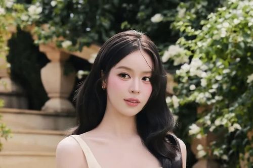 Hoa hậu Thanh Thủy lộ thêm manh mối có liên quan đến phim Tết của Trấn Thành