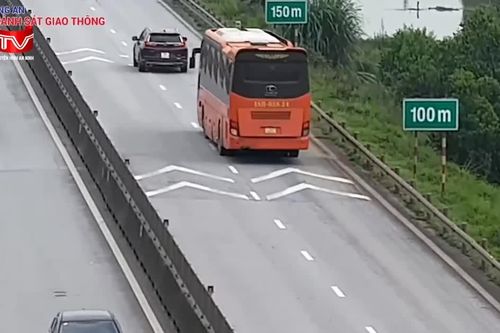 Bộ Xây dựng bổ sung biển báo tại những vị trí xử lý vi phạm khoảng cách an toàn