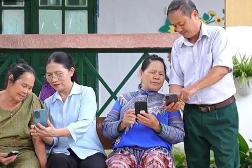 Nữ Trưởng ban Công tác Mặt trận đưa công nghệ số về thôn