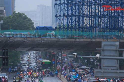 Ô tô, xe máy vào làn BRT, giao thông Láng Hạ - Giảng Võ có gì thay đổi?
