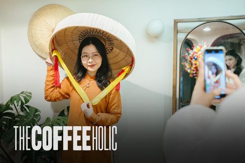 Quán cà phê 2 mặt tiền làm điều hiếm hoi giữa phố Hà Nội