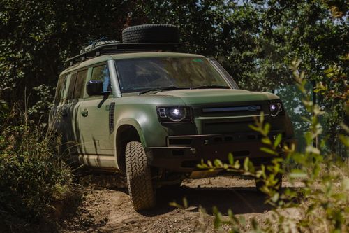 Land Rover Defender có thêm phiên bản quân sự