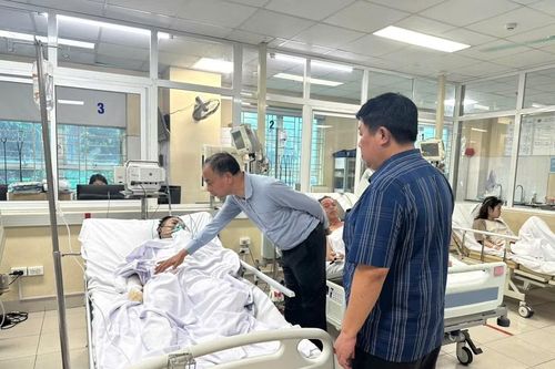 Thăm hỏi gia đình nạn nhân vụ cháy khiến 5 người tử vong