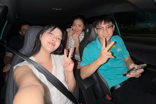 Du khách mời tài xế xe công nghệ ở Đà Nẵng đi ăn tôm hùm