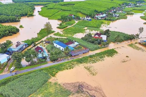 Cảnh nước lũ ở Nghệ An nhìn từ trên cao