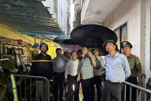 Chủ tịch TP Hà Nội kiểm tra hiện trường vụ cháy khiến 5 người tử vong