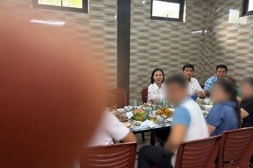 Quảng Trị: Cán bộ xã uống rượu bia trong giờ hành chính?