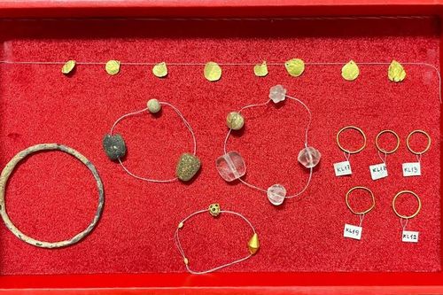 Khai quật hai ngôi mộ gạch cổ, phát hiện nhiều di vật quý