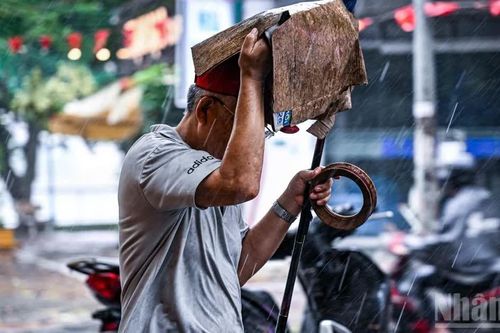 Hà Nội sắp mưa dông, đề phòng lốc, sét và gió giật mạnh