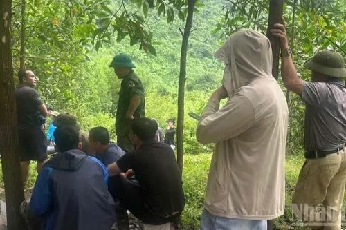 Phú Thọ: Kịp thời đưa 3 người dân mắc kẹt trong hang ra ngoài an toàn