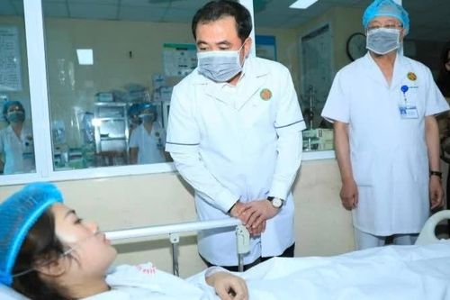 Bí thư Thành ủy Hà Nội thăm hỏi, động viên nạn nhân vụ cháy tại phường Tây Hồ