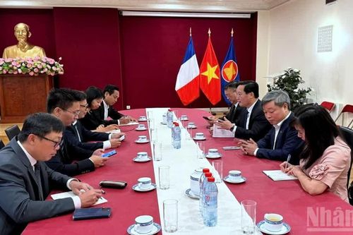 Đoàn công tác Ban Chính sách, chiến lược Trung ương làm việc tại Cộng hòa Pháp
