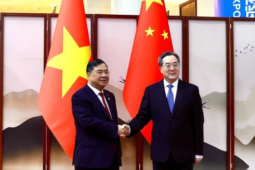 Phó Thủ tướng Thường trực Chính phủ Phạm Gia Túc hội đàm với Phó Thủ tướng Thường trực Quốc vụ viện Trung Quốc Đinh Tiết Tường