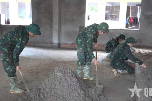 Dấu ấn quân, dân ở các trường nội trú nơi biên giới - Bài 2: Quân, dân cùng giúp sức