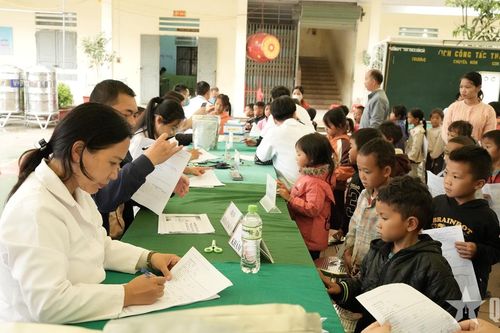 Tuyên Quang: Hơn 1.000 học sinh vùng biên xã Sơn Vĩ được khám sức khỏe