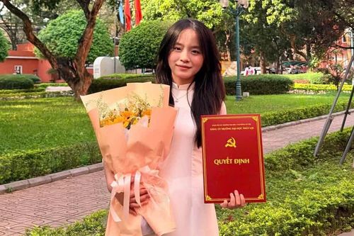 Nữ sinh Quản trị kinh doanh đạt Sinh viên xuất sắc nhất ngành và giải Ba Quốc gia về khởi nghiệp