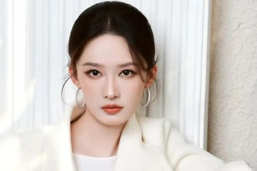 Lý Thấm tựa 'nàng thơ trong mộng'