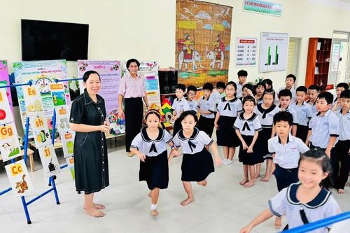 Dạy tiếng Anh từ sớm: Chuẩn bị kỹ để trẻ học nhẹ nhàng, hiệu quả