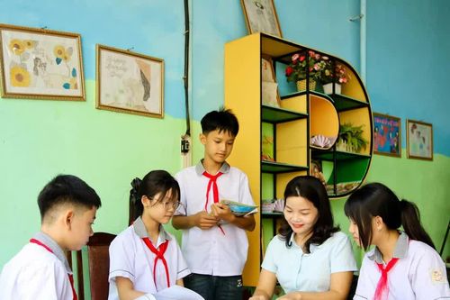 Phú Thọ rà soát từng trường, đưa sách giáo khoa đến nơi chưa đủ