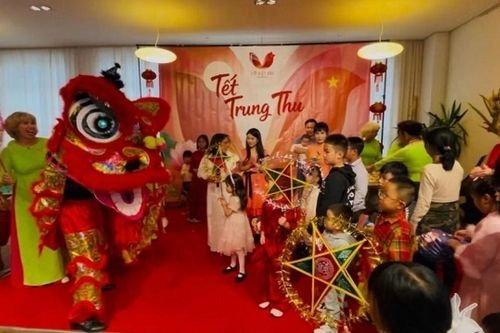 Tết Trung thu trên đất Đức, giữ tiếng Việt cho thế hệ trẻ