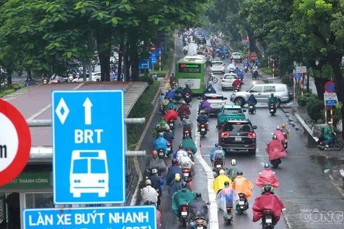 Hà Nội: Sáng ngày đầu tiên mở làn BRT, Giảng Võ - Láng Hạ khá thông thoáng