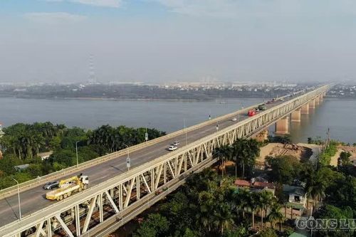 Phương tiện phục vụ dịch vụ công ích được phép đi qua cầu Thăng Long