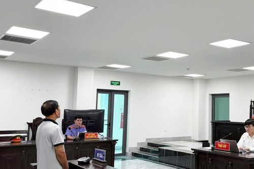 Mua gạo trôi nổi đóng bao bì giả thương hiệu nổi tiếng để bán, người đàn ông lĩnh án 2 năm tù