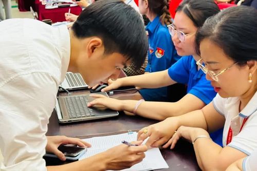 Tuyển bác sĩ nội trú: Vì sao mỗi trường một cách?