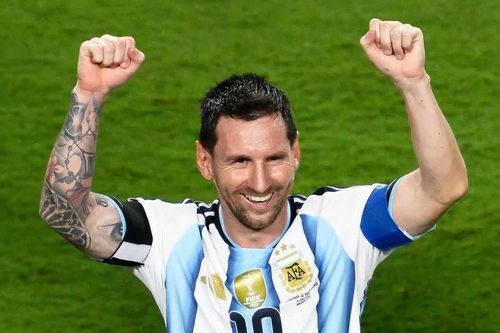 Messi bất ngờ trở lại đội tuyển, có gì bất thường?