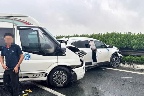 Từ vụ Lexus lạng lách, dừng đột ngột trên cao tốc: Cách xử trí an toàn cho tài xế