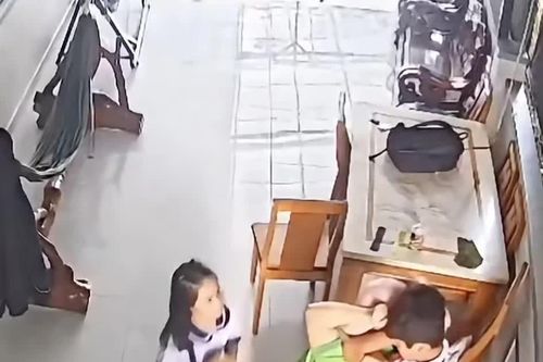 Xác minh đoạn video nam sinh lớp 7 đánh người thân