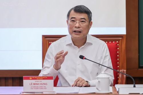 Thủ tướng và Chủ tịch Quốc hội trao đổi với các ủy viên Trung ương Đảng
