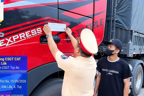 Chưa có bằng vẫn lái xe tải kéo rơ moóc chạy quá tốc độ trên Quốc lộ 1